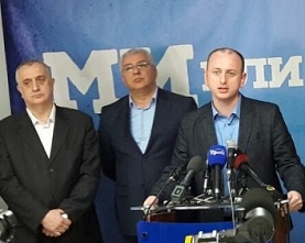 Черногорских оппозиционеров Андрия Мандича и Милана Кнежевича лишили депутатской неприкосновенности