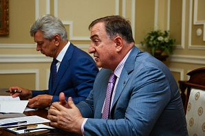Кремль предпочел не заметить скандала вокруг приписок в Воронеже голосов банкиру Абабукару Арсамакову