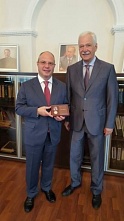 Сергею Гаврилову вручена почетная награда - знак «За вклад в развитие атомной отрасли»