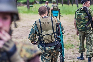 Укры не прекращают переброску вооружений к линии фронта на Донбассе