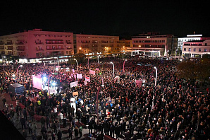«Мило - вор!» В Черногории проходят масштабные акции за отставку президента, а оппозиция готовит его импичмент