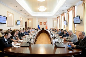 Одним спрутом больше? Вице-губернатор Геннадий Макин лоббирует передачу «Воронежтеплосети» сомнительному инвестору
