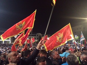 Антинатовское шествие в черногорской столице прошло под российскими имперскими флагами и знаменами ЛДНР