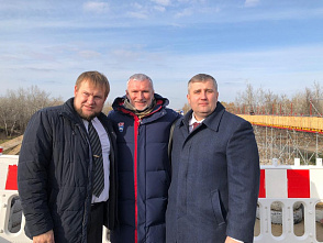Воронежский депутат Журавлев проконтролировал строительство моста на границе ЛНР с Украиной