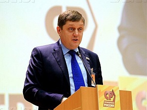Почему Олег Пахолков не прекращает войну с воронежским вице-губернатором Геннадием Макиным