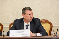 «Ты меня дурой назвала, бабку?» Как жительница Воронежа прорывалась на встречу с вице-мэром Дмитрием Гладких