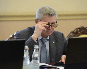 Анонимы пытаются отобрать золотые парашюты у воронежского вице-премьера Попова и начфина Сафоновой