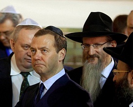 «Израильские пенсионеры - несчастные люди». Что Алексей Гордеев делал в Израиле вместе с премьером Дмитрием Медведевым