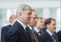 «Независимая газета» предложила воронежскому губернатору премировать себя и подчиненных за секс с женами и любовницами