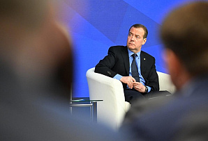 Дмитрий Медведев: Киевский нацистский режим должен быть выброшен, как протухший кусок сала, на свалку истории